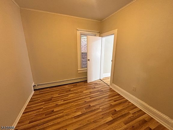 5th image of 288 Totowa Ave