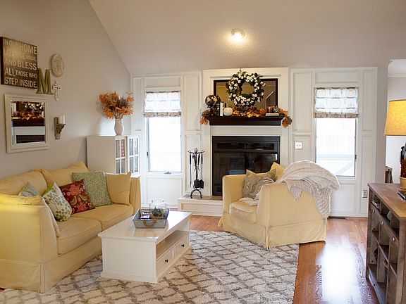 5th image of 1863 N Holland Ln