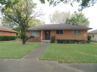 609 Willowood Ln, Lancaster, TX 75134