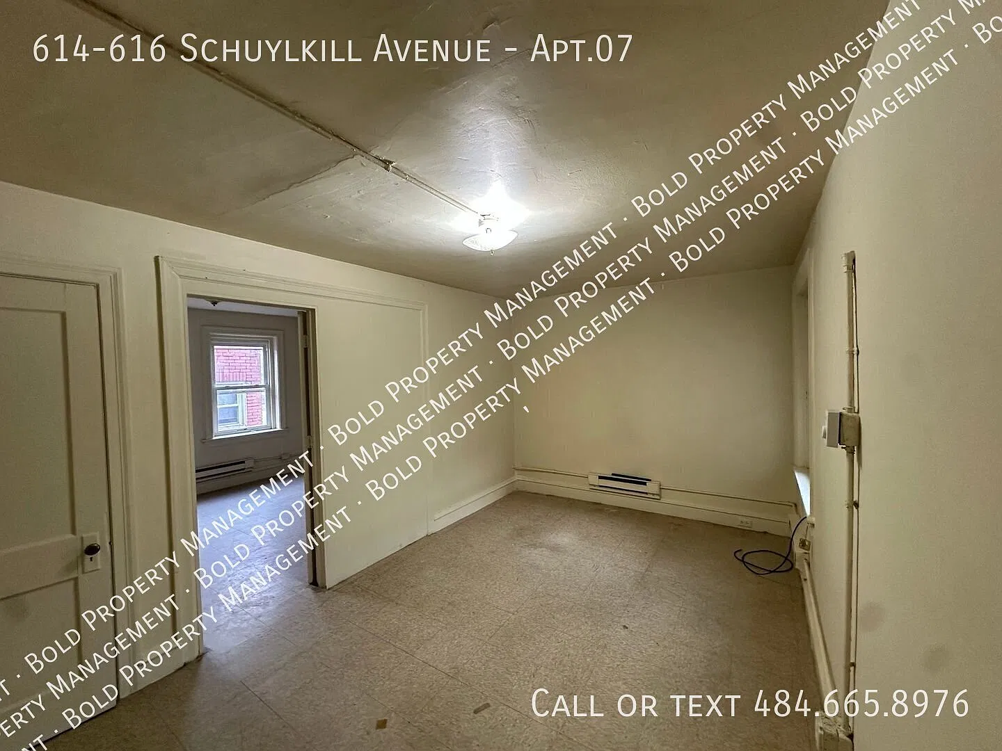 2 Bedroom 1 Bath Apartment — Photo 3
