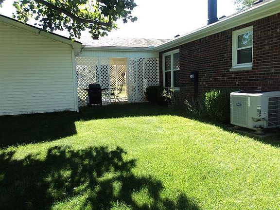 3rd image of 411 Marsailles Dr