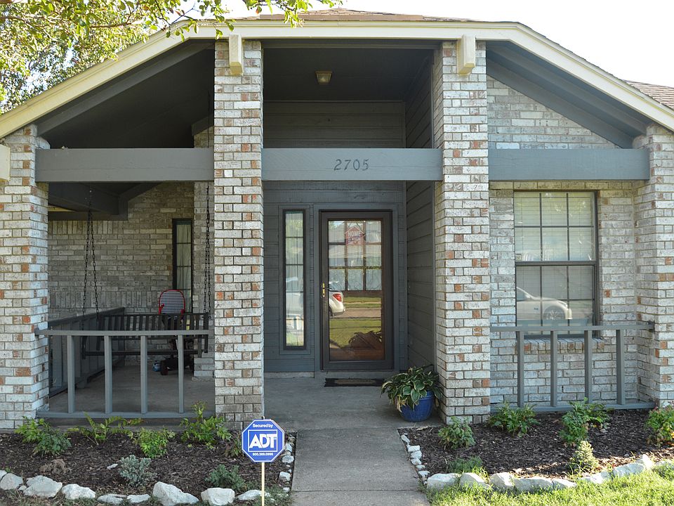 1st image of 2705 Knights Bridge Dr