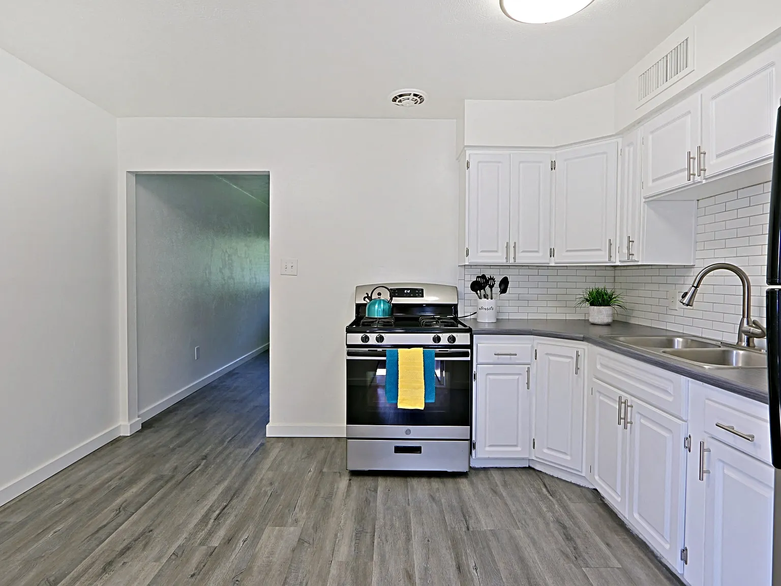 Osborn Place — Photo 3