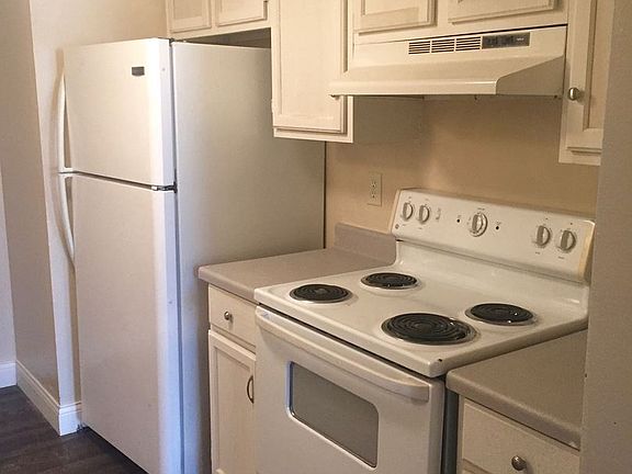 3rd image of 935 Linde Ave #C