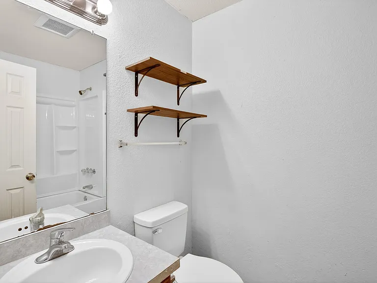 1016 Hatton St — Photo 8