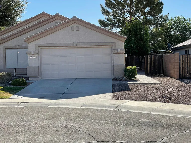 8744 W Lone Cactus Dr — Photo 15
