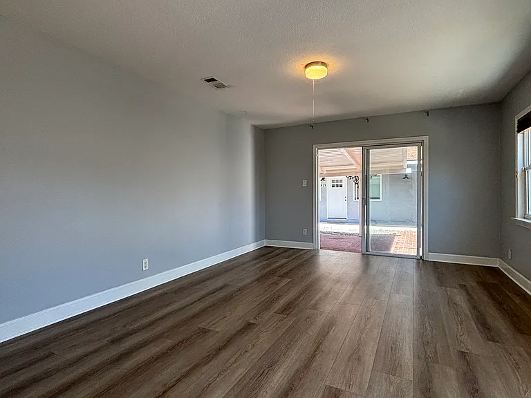 419 N Citrus St — Photo 6