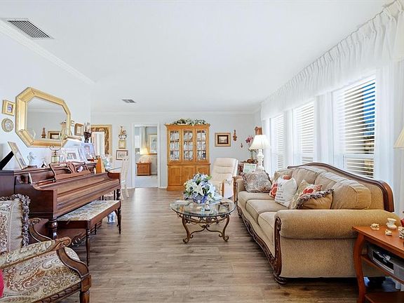 4th image of 7409 Bounty Dr