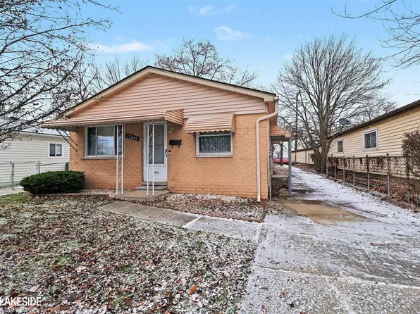 17245 Ivanhoe St, Roseville, MI 48066
