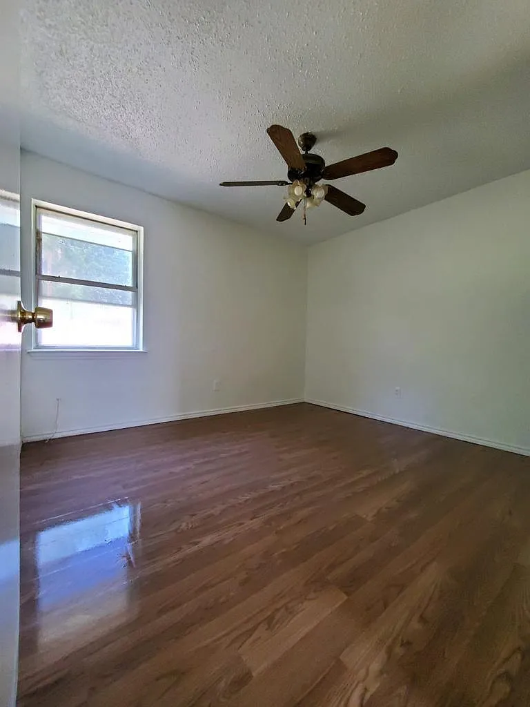 3 bed, 1038 sqft, $1,295 — Photo 1