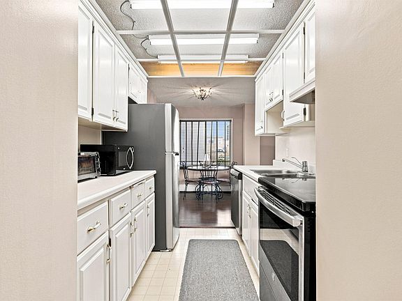 5th image of 9725 106th St NW #403