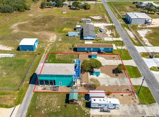 2001-2003 S Doughty St, Rockport, TX 78382