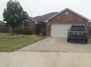 913 SW 41st St, Moore, OK 73160