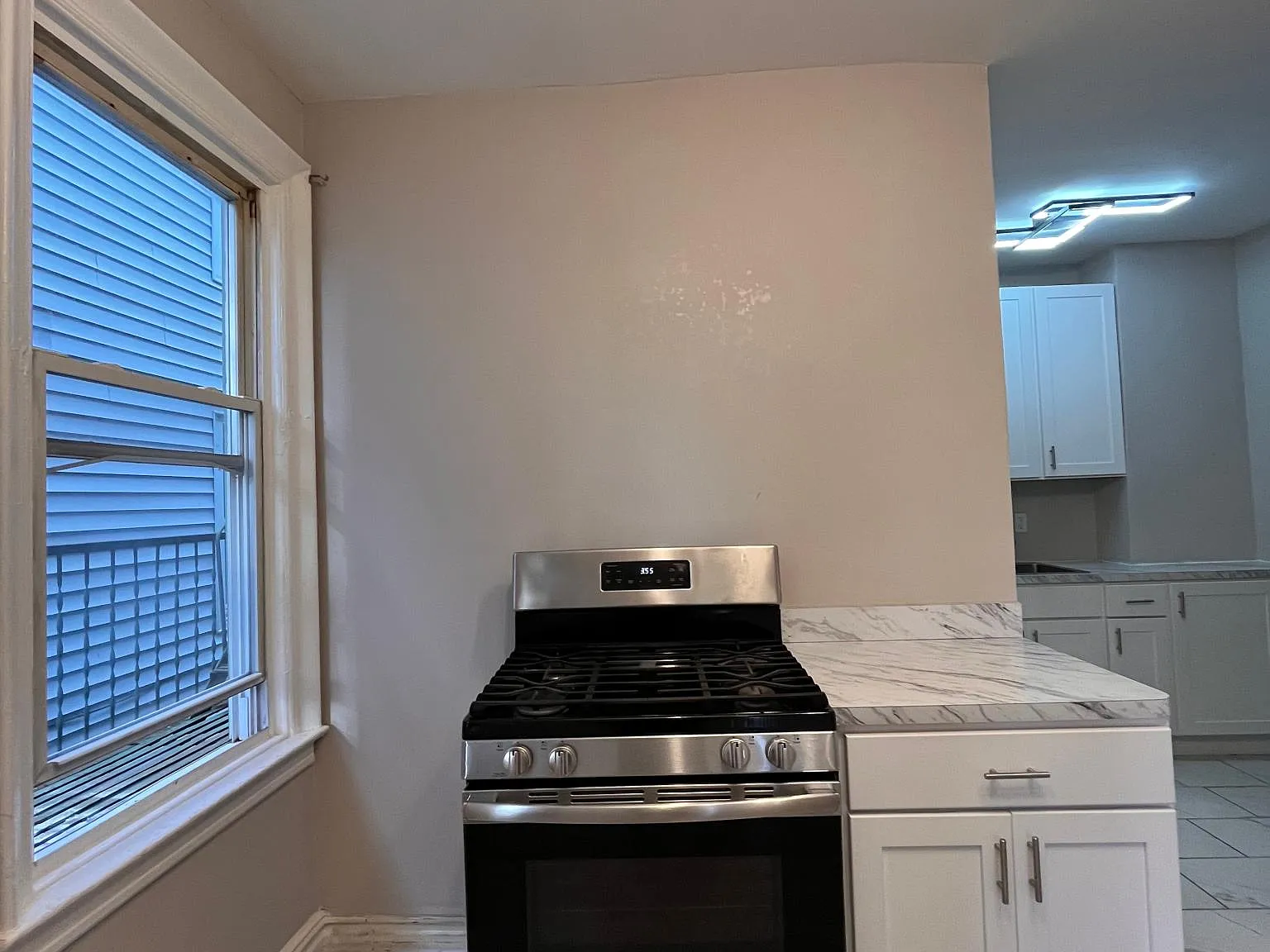 2 bed, 800 sqft, $2,100 — Photo 2