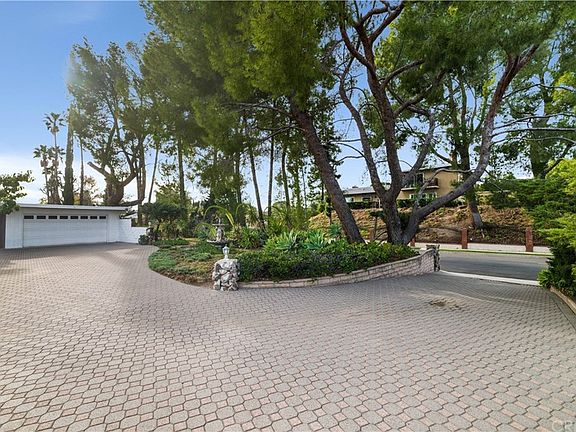 2nd image of 16752 Knollwood Dr