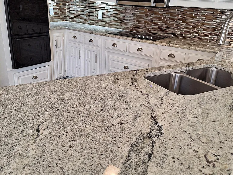 6423 La Manga Dr — Photo 2