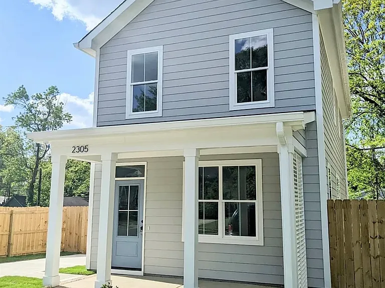 2305 Harvard Ave — Photo 1