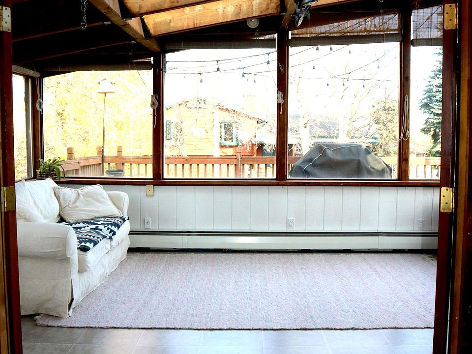 Sunroom doors from kitchen