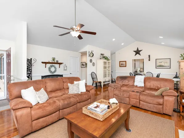 52 Roxbury Dr, Fishersville, VA 22939