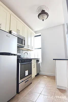 Rented by Bohemia Realty Group | media 6