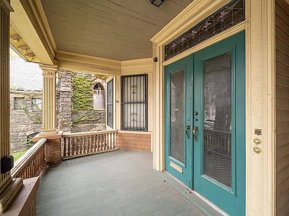 3rd image of 118 Summit Ave