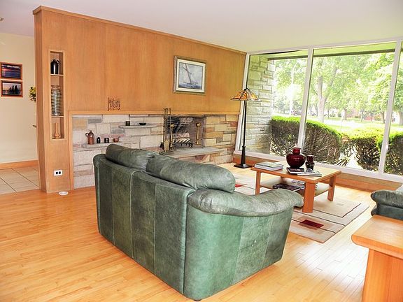 4th image of 3558 W 98th St
