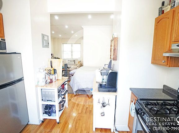 5th image of 716 6th Ave #1