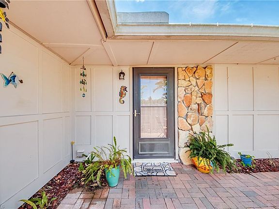 5th image of 4262 Island Cir #2