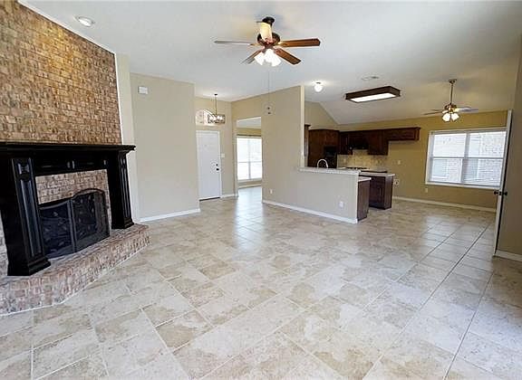 3rd image of 1525 Tanglewood Dr