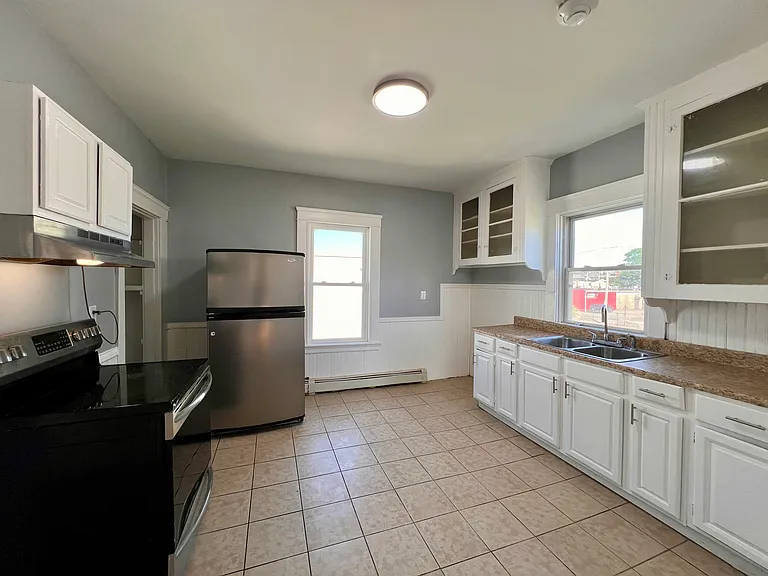 183 Byfield St #2R — Photo 1