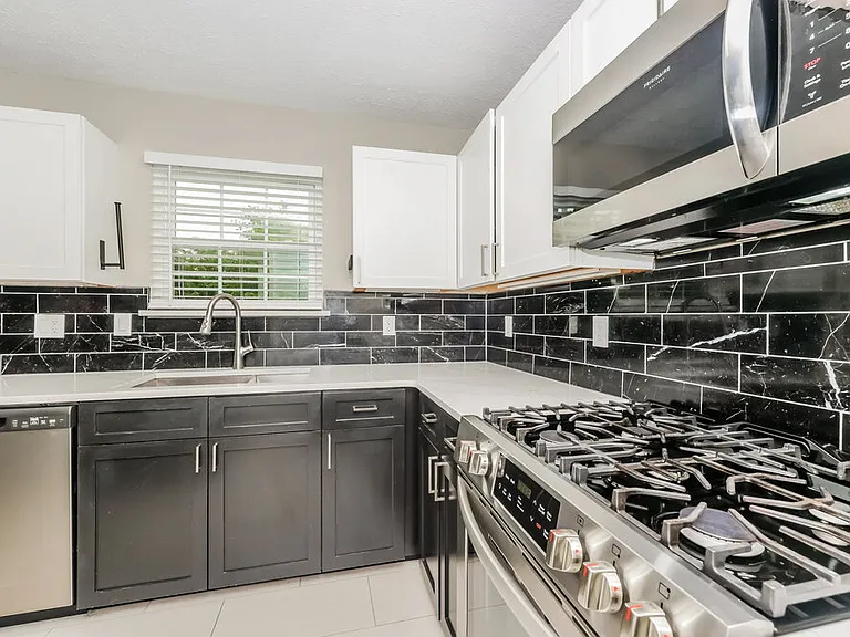 1102 Seven Oaks Blvd — Photo 9