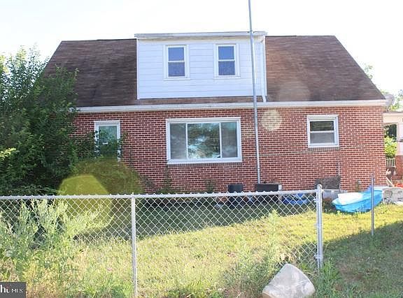 4th image of 3520 Lincoln Way E