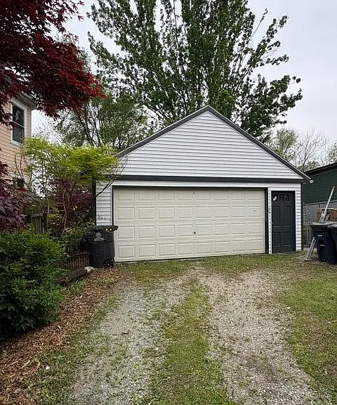213 W Summit St — Photo 2