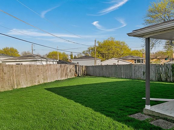 3rd image of 17363 Oleander Ave