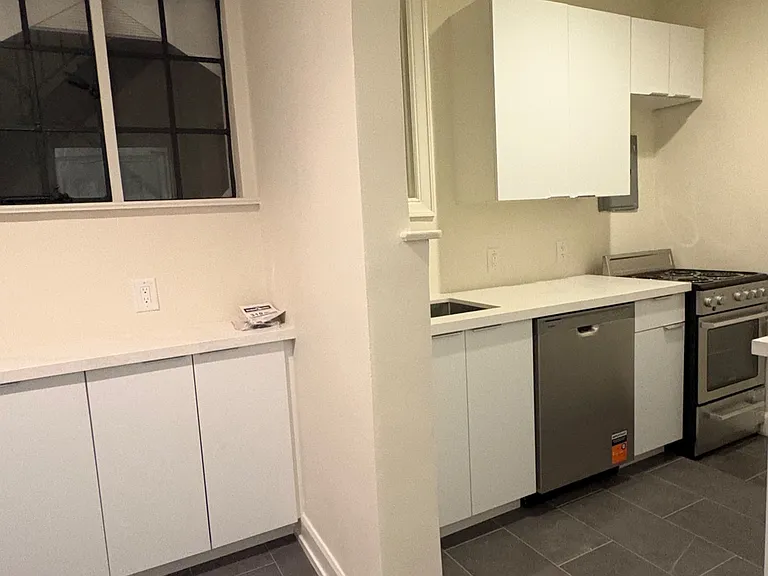1 Clarendon Ave #405 — Photo 10