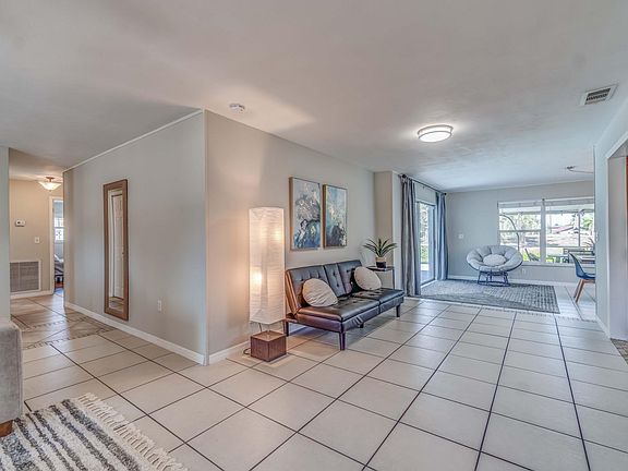 4th image of 134 Rotonda Cir