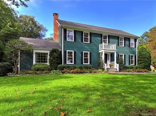17 Lafayette Dr, Trumbull, CT 06611