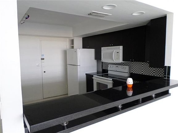 5th image of 1301 Miami Gardens Dr APT 1404W