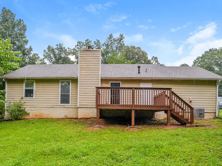 116 Adrian Dr — Photo 16