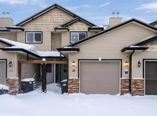 32 W Legend Ct, Sylvan Lake, AB T4S 0B1