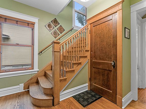 3rd image of 220 S Harvey Ave