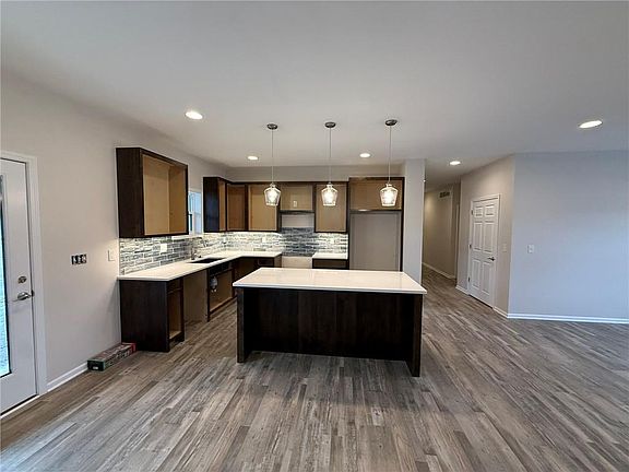 4th image of 1005 George Ct