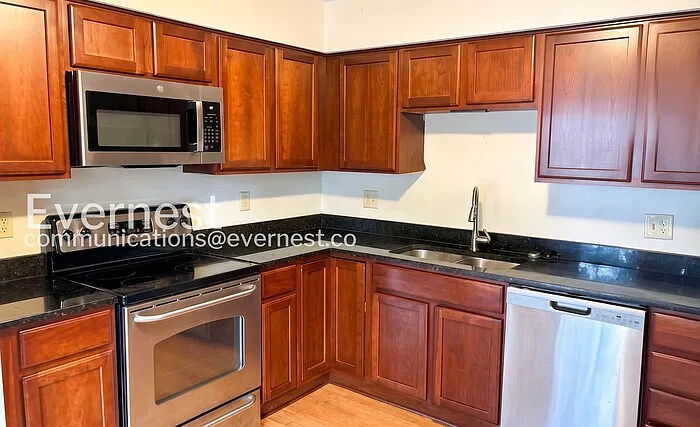 1268 Michigan Ave — Photo 2
