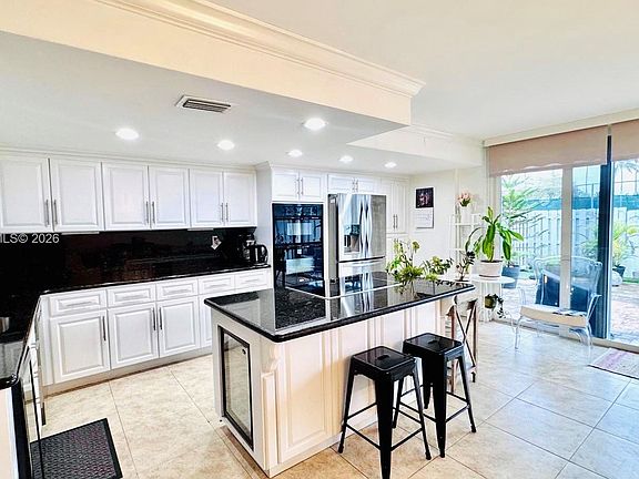 2nd image of 903 NE 27th Ave #903