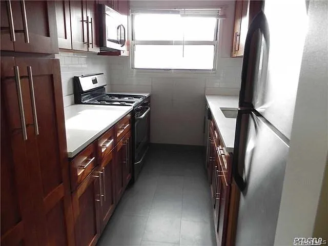 17 Schenck Ave #3B — Photo 2
