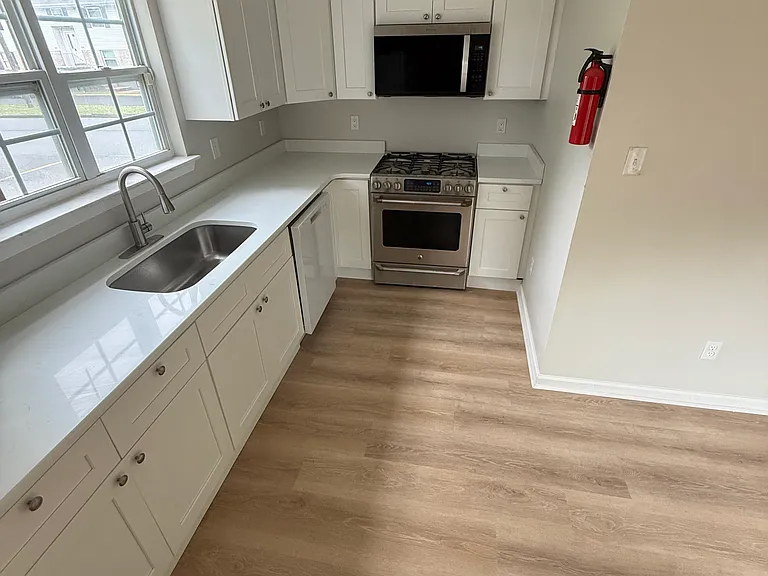 125 Earl Ave #C — Photo 5