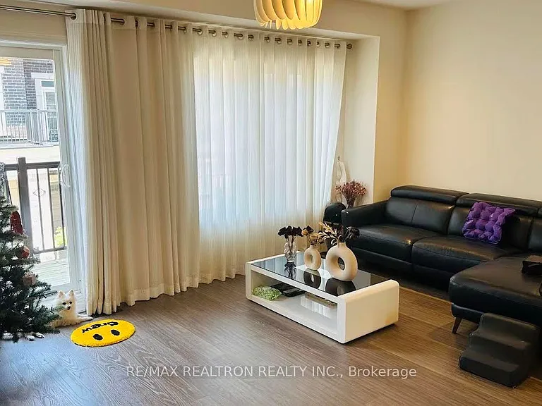 172 Elgin Mills Rd W — Photo 4
