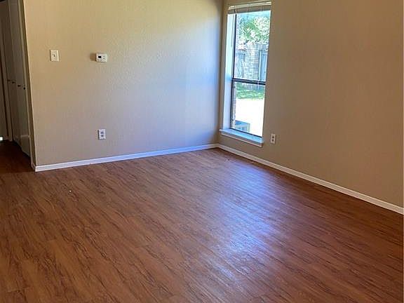 5th image of 601 Rollingway Dr APT A