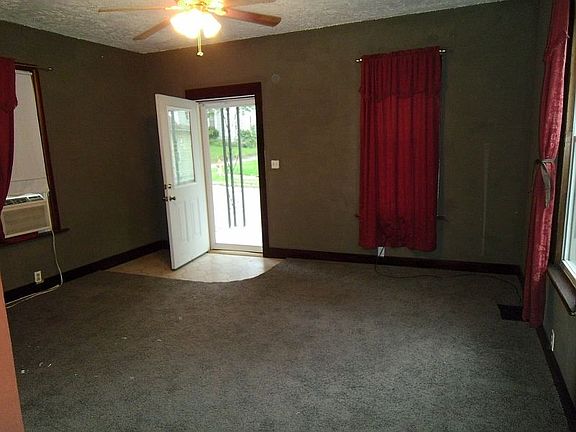 2nd image of 861 S Ave SE