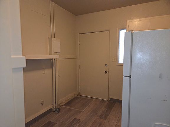 5th image of 627 E Weldon Ave